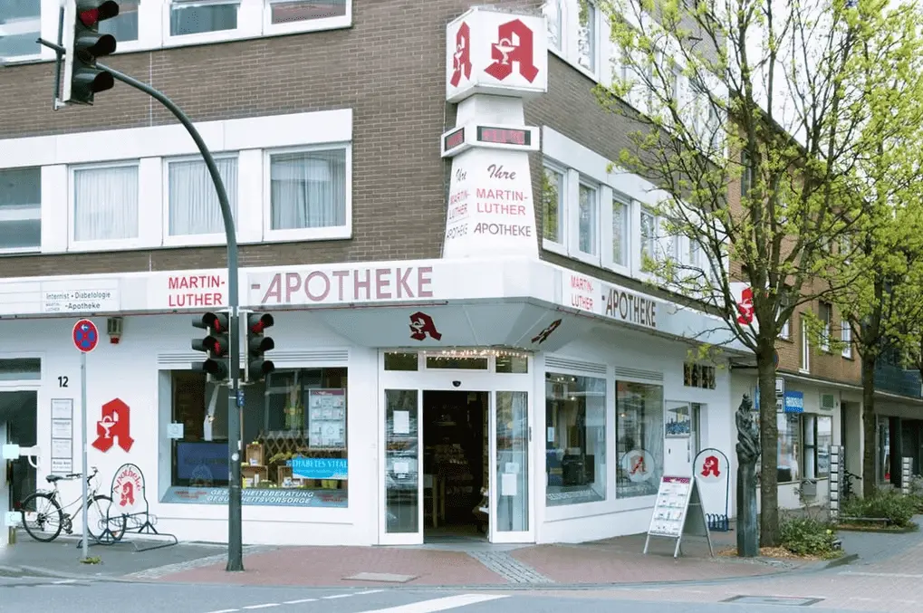 Außenansicht der Martin-Luther-Apotheke in Hamm für sichere Medikamentenbestellung.