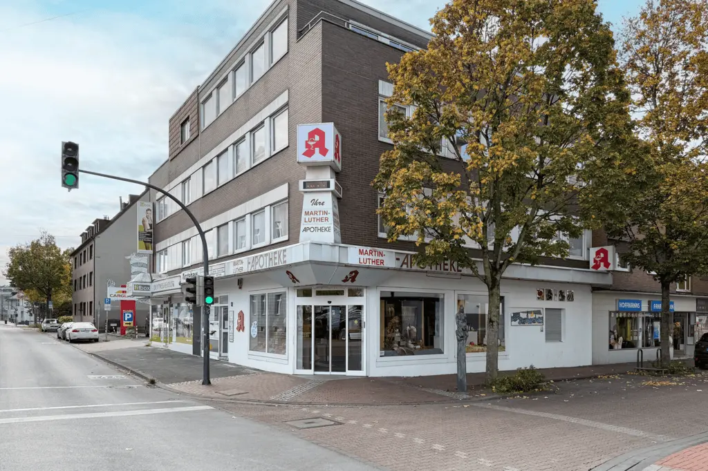 Eingang der Martin-Luther-Apotheke in Hamm an der Ecke Sternstraße und Nassauerstraße