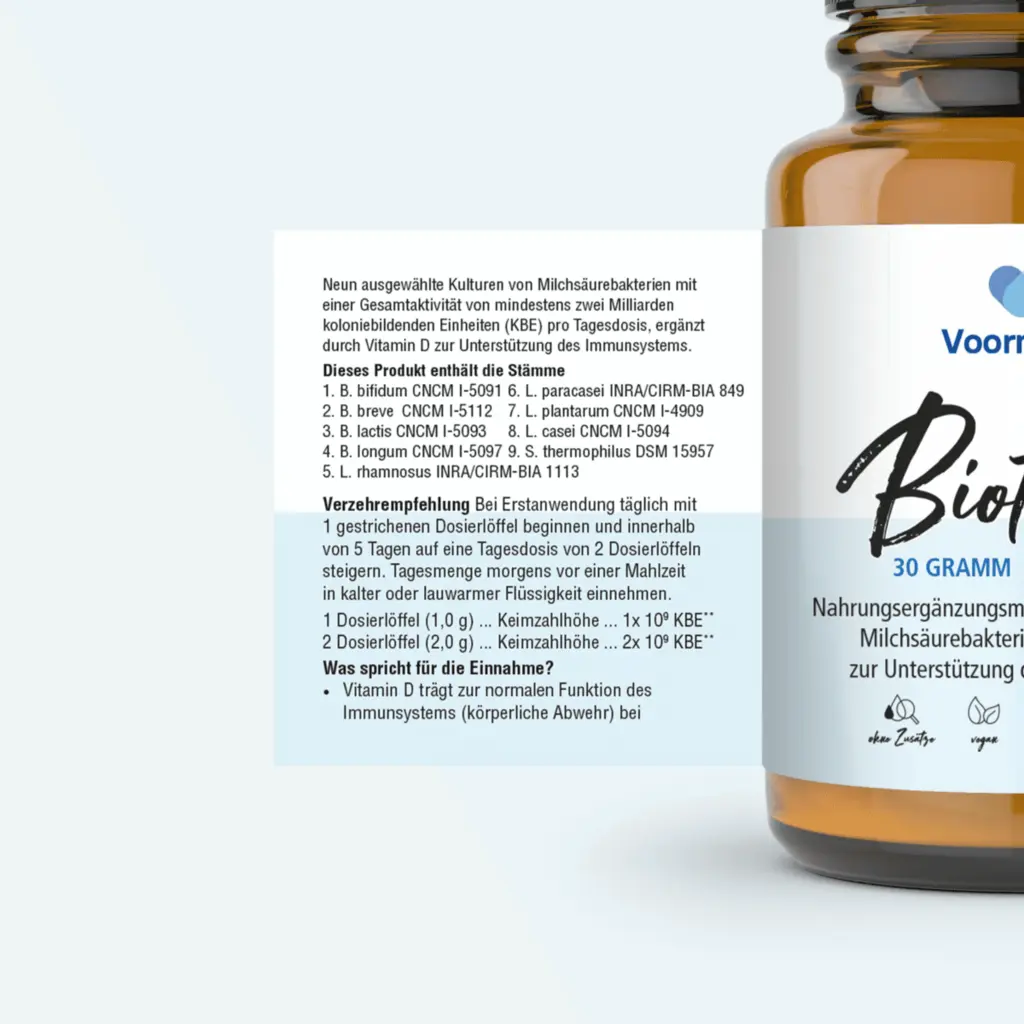 Etikett mit neun Bakterienkulturen, Dosierung und Hinweis auf Vitamin D.